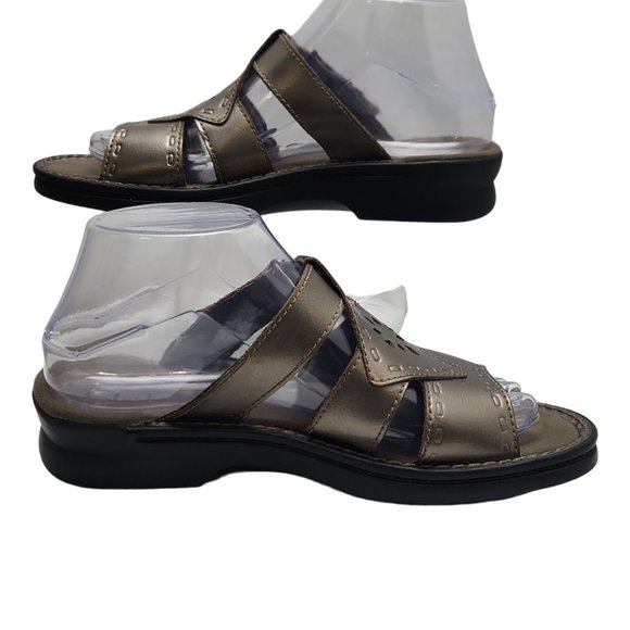 Clarks Slip On Sandal womens Shoe Size 7 Hook/Loop Strap Pewter Leather Upper - Picture 2 of 9